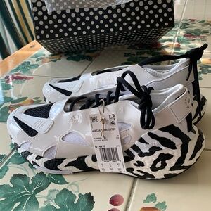 ADIDAS STELLA MCCARTNEY X WMNS ULTRABOOST 22 NEW IN BOX! White/Black US size 9.5